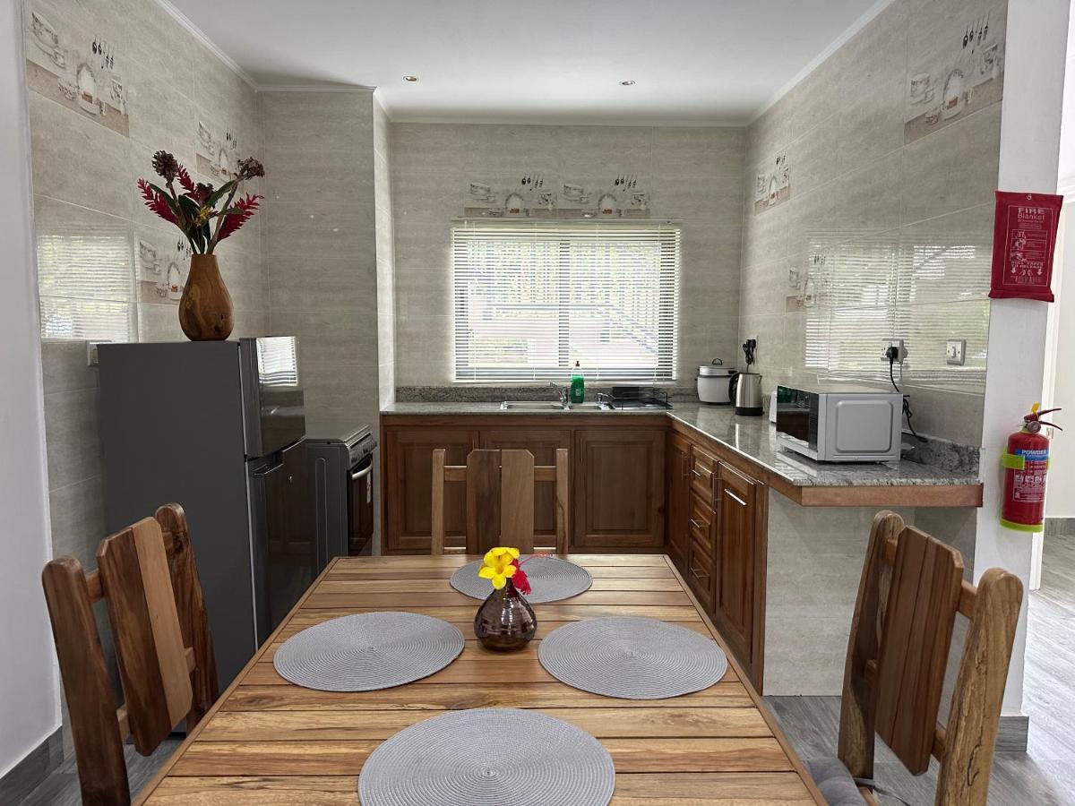 Jasmine Stay Self-Catering Apartments Victoria Esterno foto